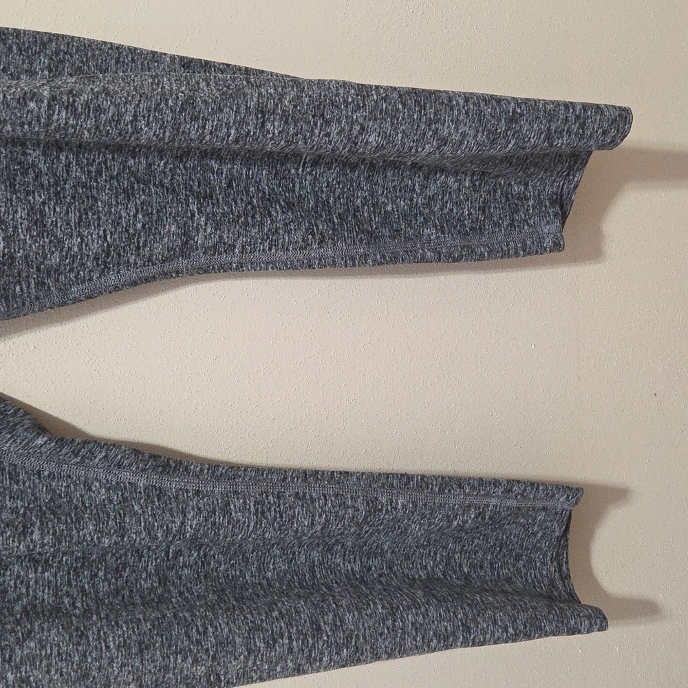 Beyond Yoga Heather Grey High Waisted Cropped Capri Leggings Size 1X - Picture 7 of 12